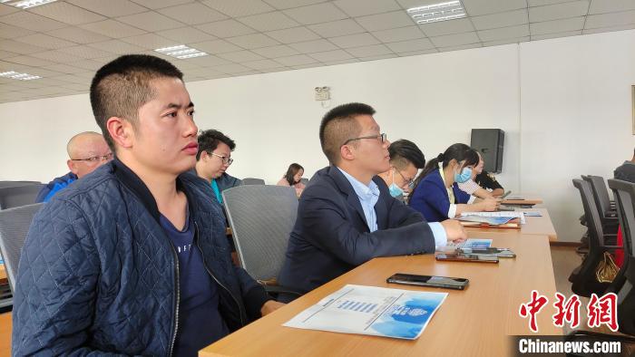 圖為培訓會現(xiàn)場?！∝暽＠?攝