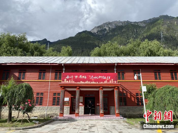 波密紅樓。彭寧鈴 攝