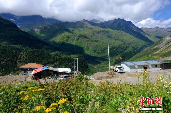 圖為8月6日，玉麥鄉(xiāng)卓嘎、央宗姐妹的牧場(chǎng)風(fēng)光。 <a target='_blank' ><p  align=