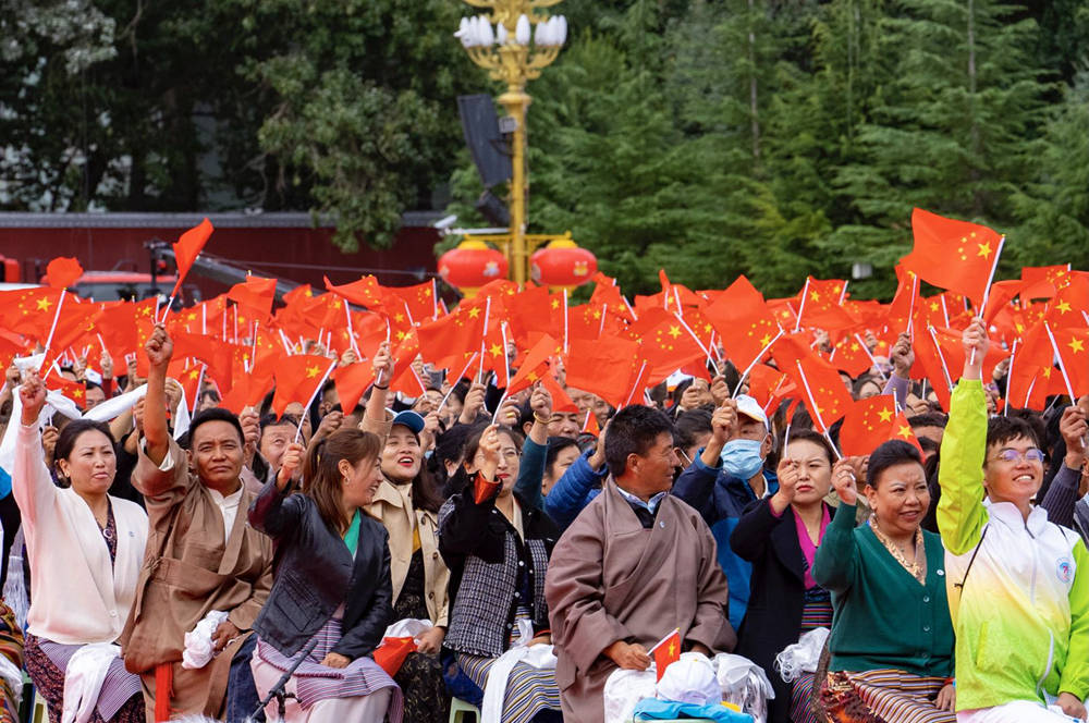 8月19日10時，慶祝西藏和平解放70周年大會在拉薩市布達拉宮廣場隆重舉行。徐馭堯 攝