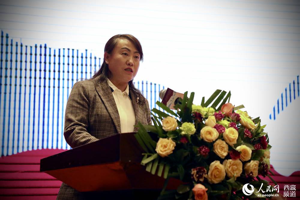 拉薩市旅游發(fā)展局相關(guān)負(fù)責(zé)人發(fā)言。人民網(wǎng) 次仁羅布攝