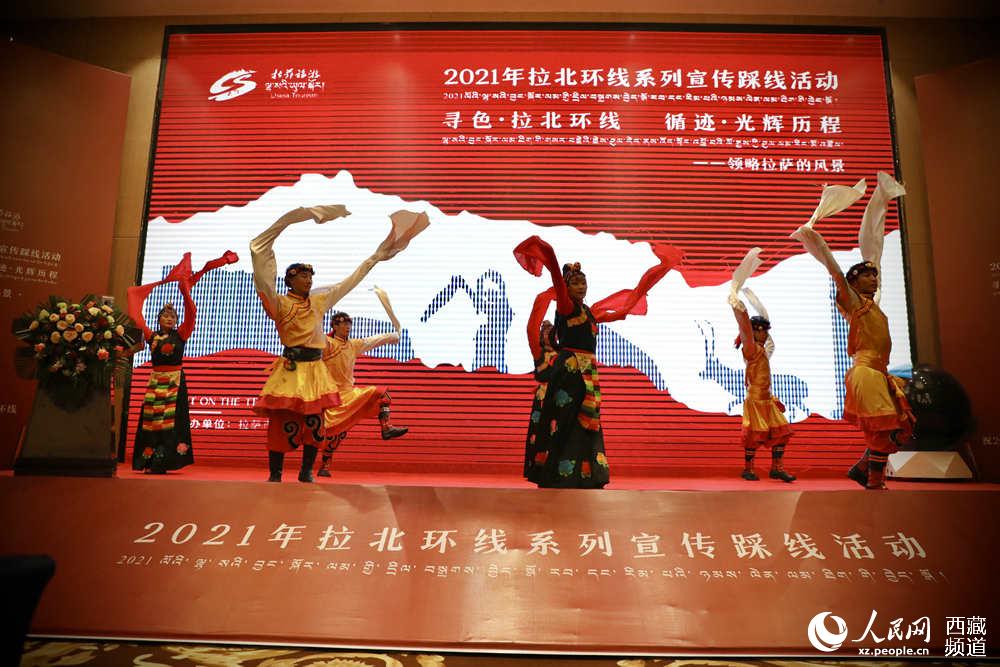 文藝表演。人民網(wǎng) 次仁羅布攝