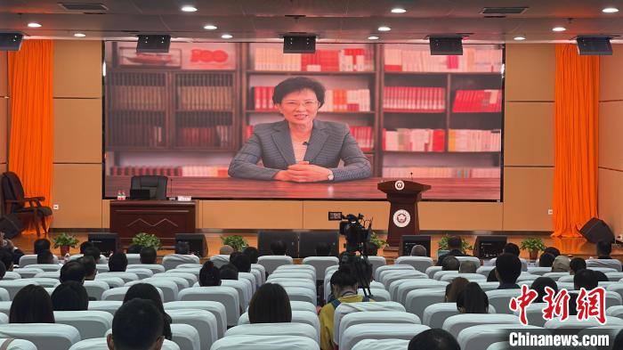 中國數(shù)百名專家學者齊聚共商西藏“穩(wěn)定、發(fā)展、生態(tài)、強邊”四件大事