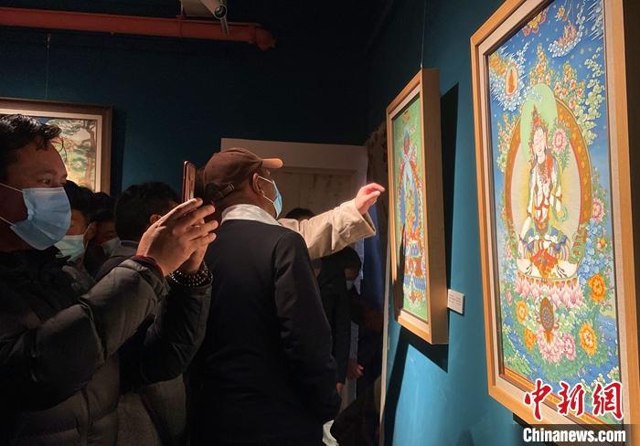 11月17日，由西藏自治區(qū)文學(xué)藝術(shù)界聯(lián)合會(huì)主辦的第七屆“見(jiàn)即愿滿”西藏精品唐卡展在拉薩拉開(kāi)帷幕。 <a target='_blank' href='/'><p  align=