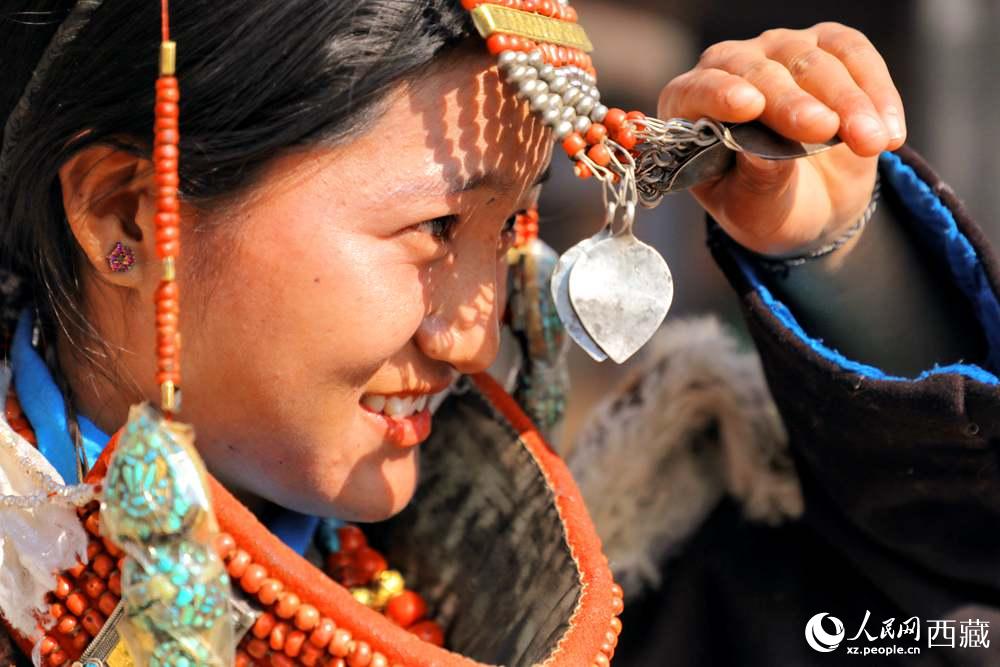 撩起“神秘面紗”。人民網(wǎng) 李海霞