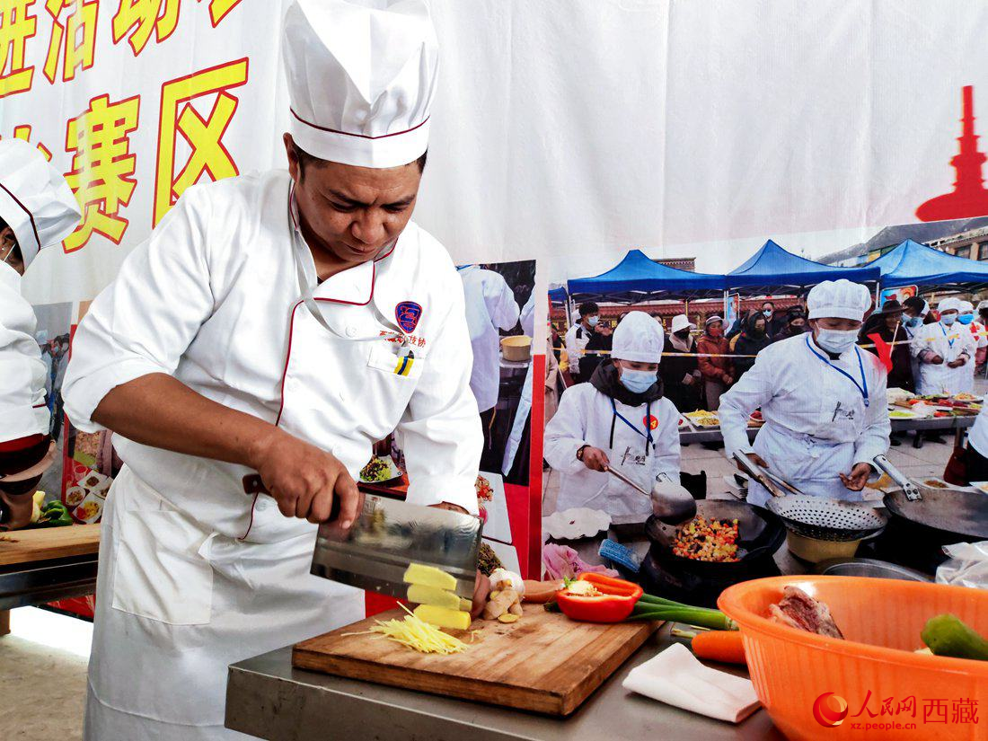 廚藝比拼現(xiàn)場。 人民網(wǎng) 李海霞攝