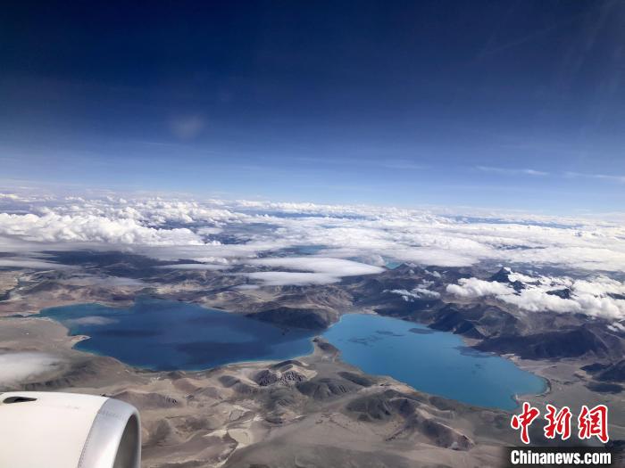 西藏阿里到拉薩航班途經(jīng)的高原湖泊?！?lt;a target='_blank' href='/'><p  align=