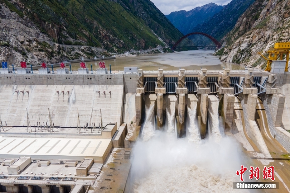 資料圖為2021年8月7日，西藏山南雅魯藏布江上的藏木水電站。（無人機(jī)畫面） <a target='_blank' href='/'><p  align=