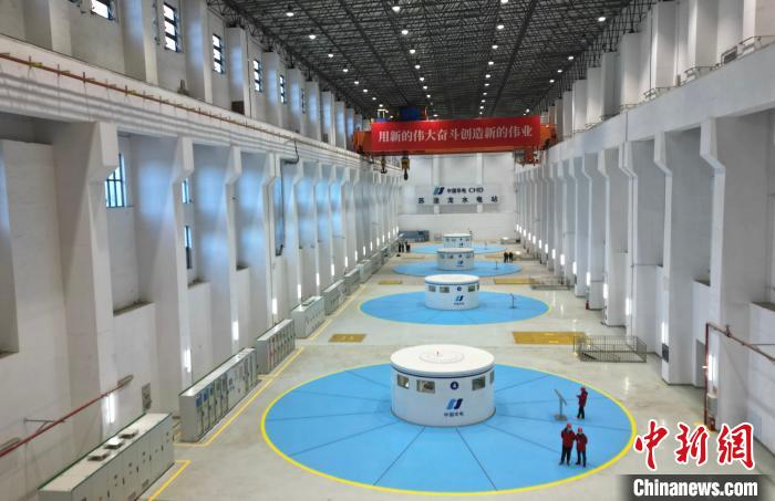 圖為水電站內(nèi)部。　王磊　攝