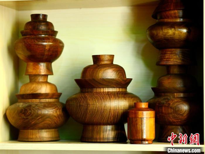 圖為各種木碗成品?！?鄧巴 　攝