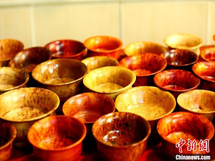 圖為木碗成品?！?鄧巴 　攝