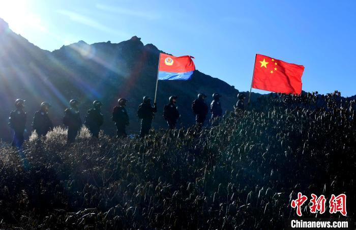 1月6日，移民警察正在乃堆拉巡邏?！±盍?攝