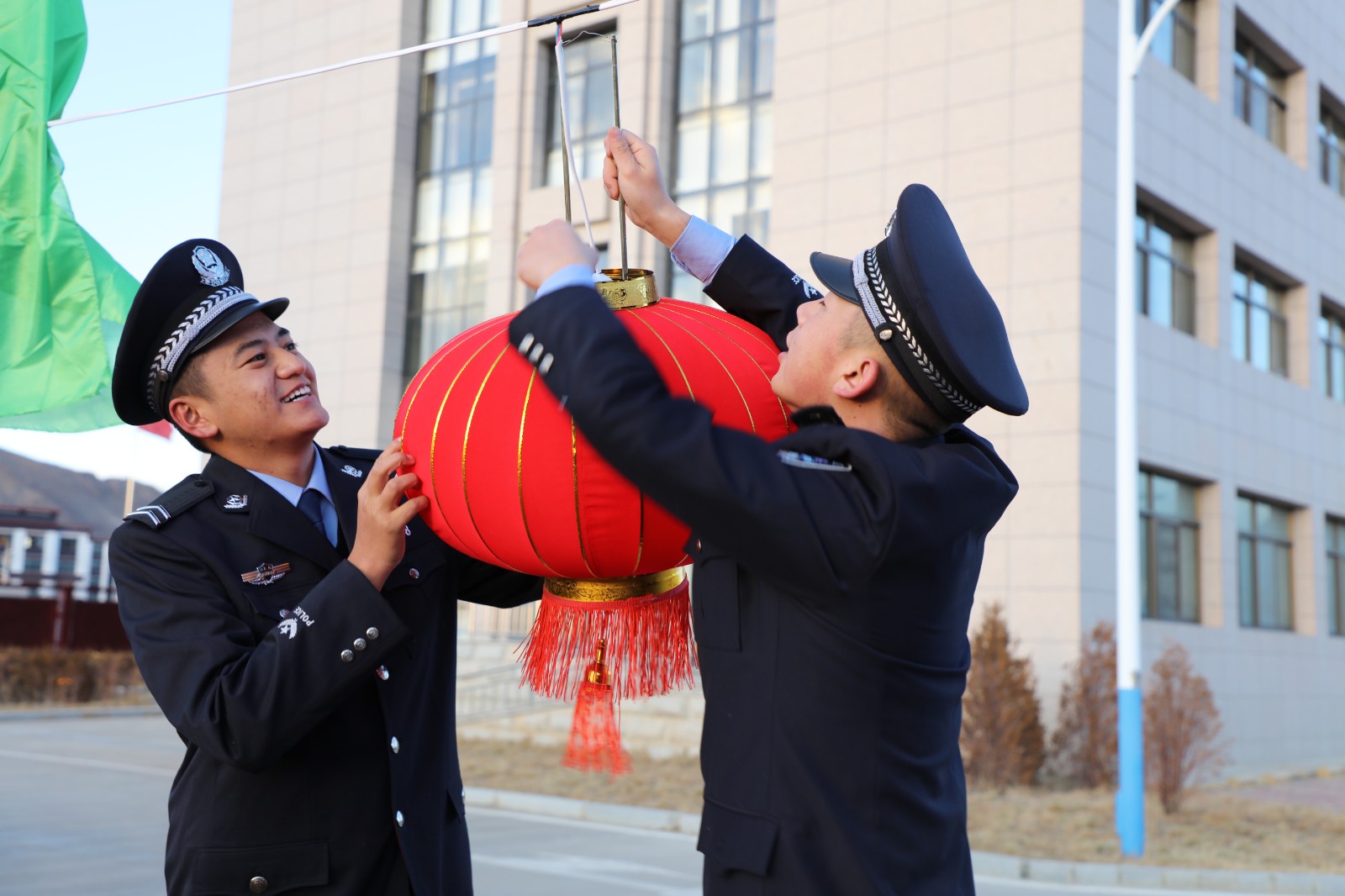 （要聞 新媒體）雪域邊關(guān)的他們，是歸途的(4189296)-20230122091651.jpg