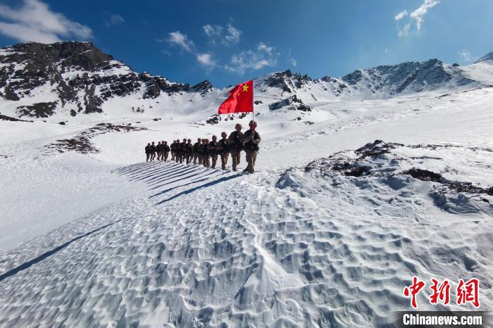 巡邊途中。　旦增晉美 攝