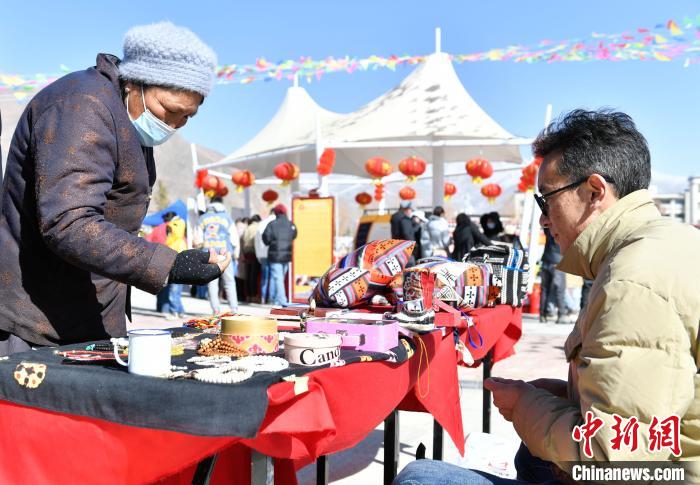 圖為展銷會現(xiàn)場?！∝暩聛硭?攝