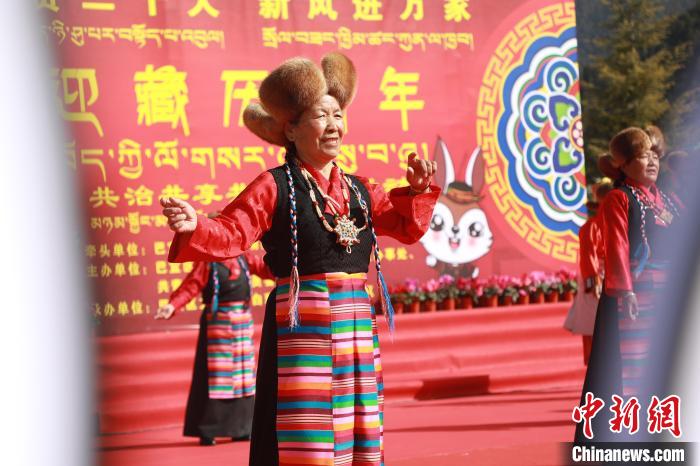 圖為藏歷新年活動現場?！埩?攝