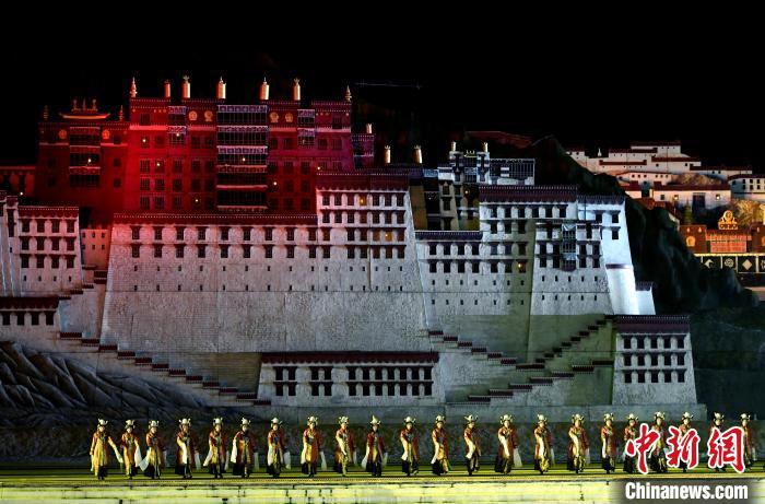 3月17日，西藏拉薩，《文成公主》大型史詩劇演出現(xiàn)場?！±盍?攝