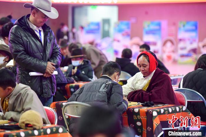 圖為比賽現(xiàn)場。　貢嘎來松 攝