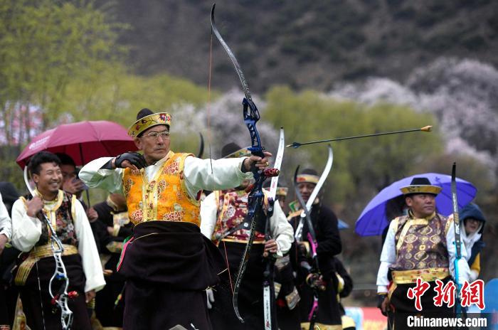 3月28日，選手參加響箭比賽?！±盍?攝