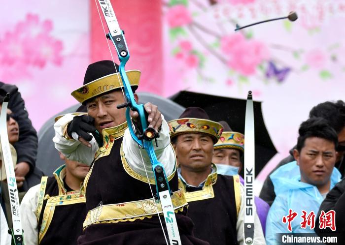 3月28日，選手參加響箭比賽。　李林 攝