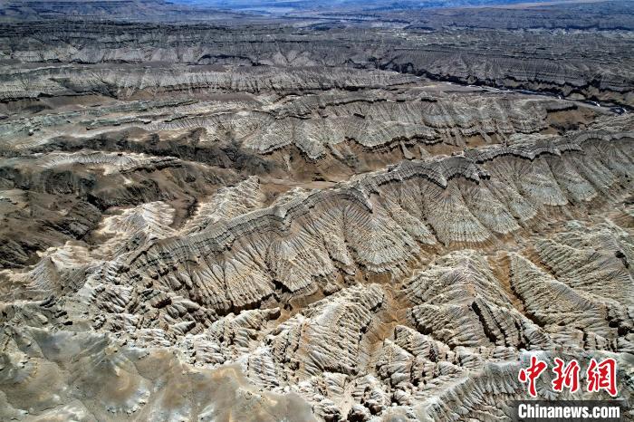 4月5日，西藏阿里札達(dá)土林。(無(wú)人機(jī)照片) 李林 攝