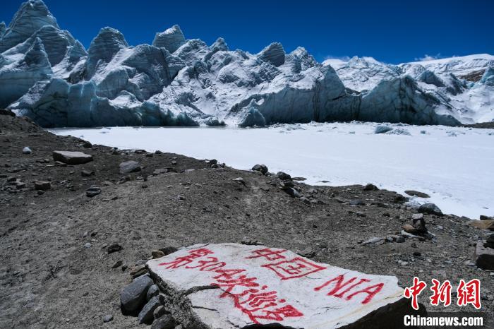 普瑪江塘邊境派出所民輔警巡邏標(biāo)記?！〗w波 攝