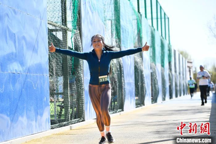 圖為5公里歡樂跑現(xiàn)場(chǎng)?！∝暩聛硭?攝