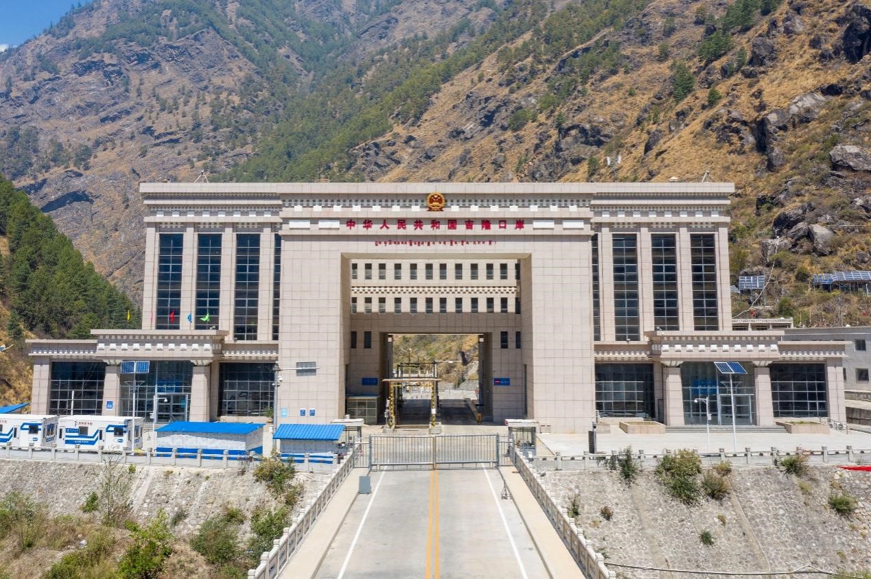 吉隆口岸航拍畫面。人民網(wǎng)記者 唐宋攝