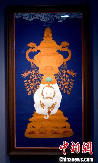 圖為5月16日，展覽中的新創(chuàng)唐卡作品《瑞象承香》。　李林 攝