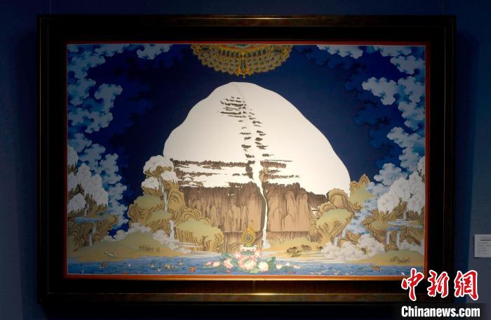 圖為5月16日，展覽中新創(chuàng)唐卡作品《岡底斯山》?！±盍?攝