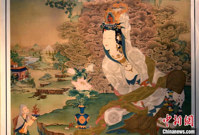 圖為5月16日，展覽中新創(chuàng)唐卡作品《靜息觀音》(局部)?！±盍?攝
