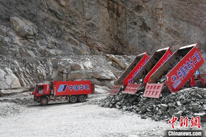 拉哇水電站正式啟動大壩填筑。　華電金上公司 供圖