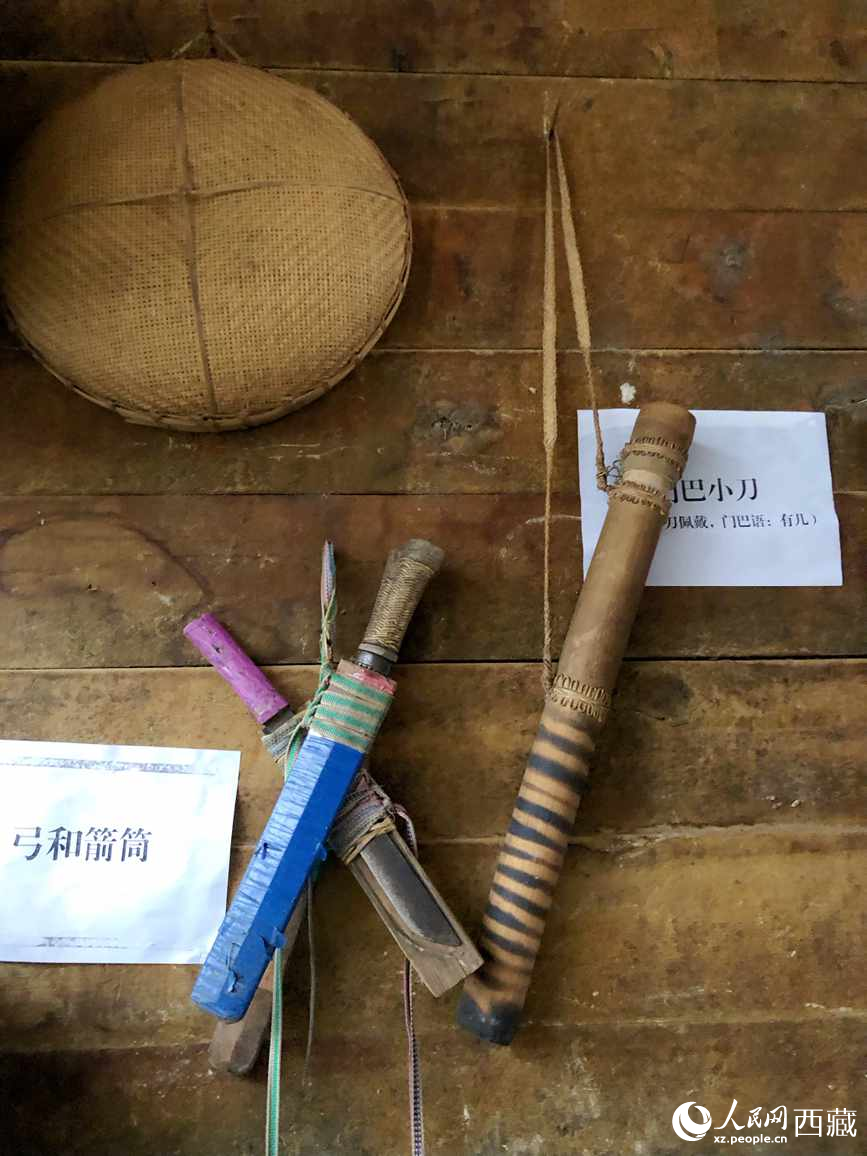 當(dāng)?shù)鬲?dú)具特色的藤竹工藝品。