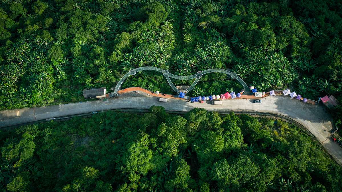 無(wú)人機(jī)航拍墨脫縣果果塘大拐彎觀景臺(tái)。人民網(wǎng)記者 次仁羅布攝