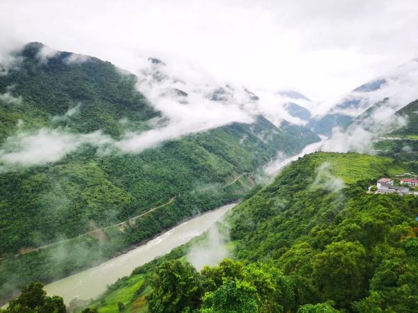 幾代建設者，歷經半個多世紀完成！這是一條怎樣的公路？