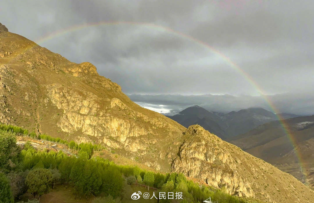 接好運(yùn)！青藏高原現(xiàn)巨大彩虹橋