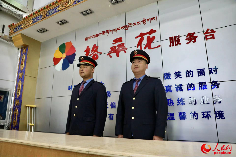那曲火車站格?；ǚ?wù)臺。人民網(wǎng)記者 次仁羅布攝