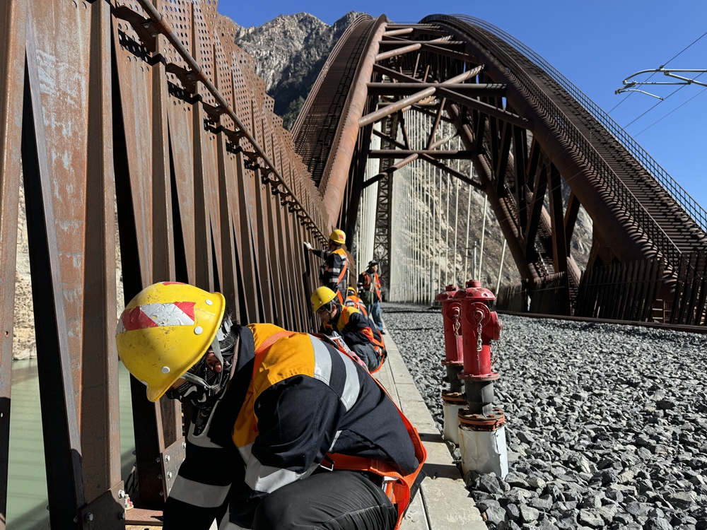 螺栓檢查。馬生明攝