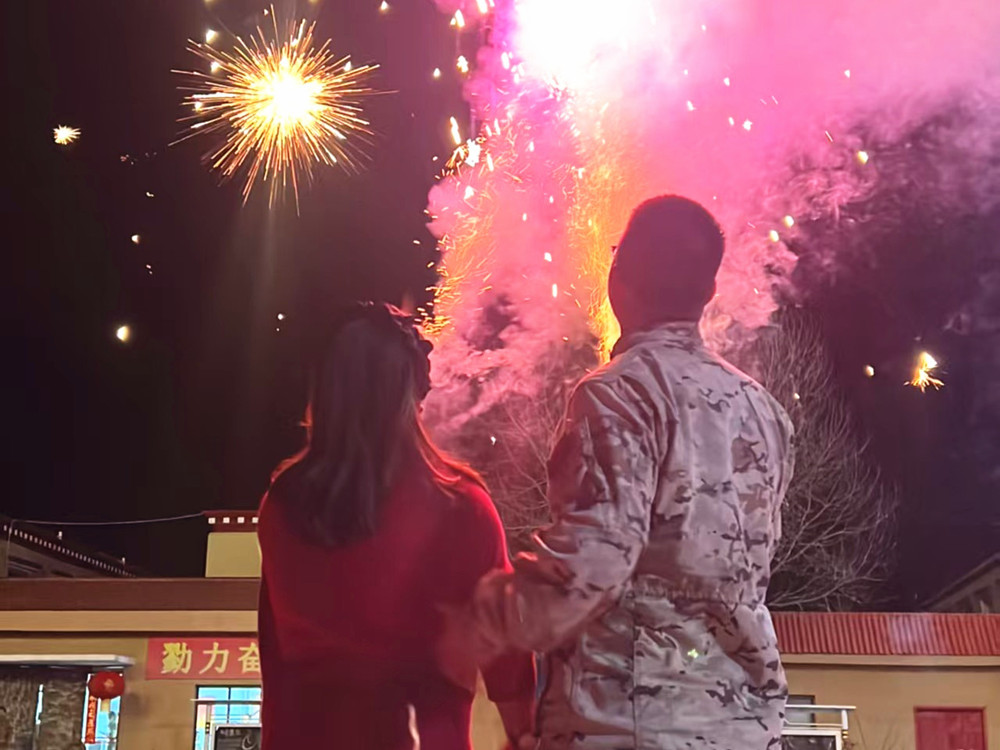 來隊(duì)家屬的溫馨瞬間?；粢綌z