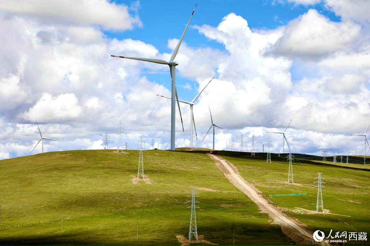 西藏那曲市色尼區(qū)的歐瑪亭嘎風(fēng)電場。