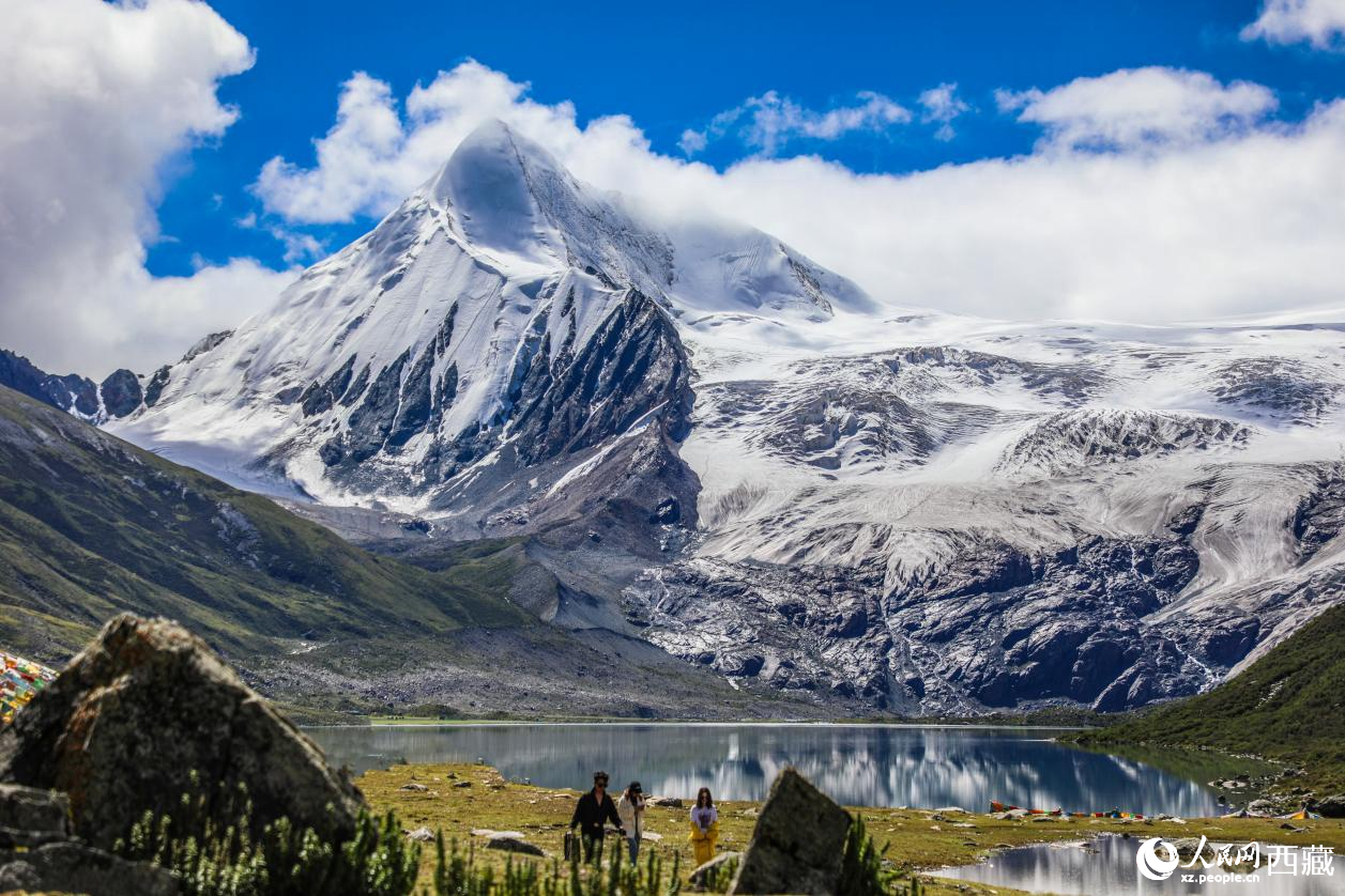 西藏那曲市比如縣的薩普雪山。