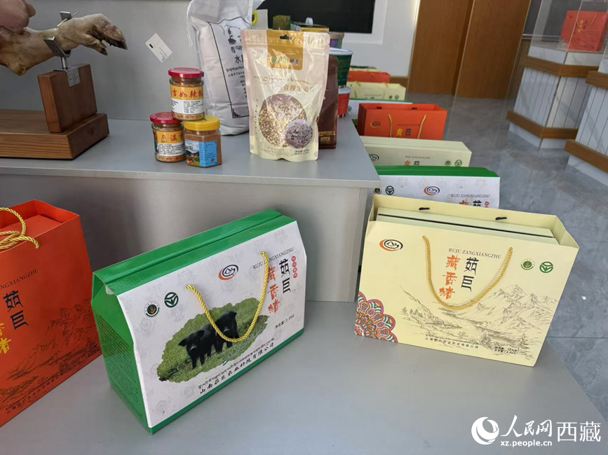 茹巨藏香豬禮盒。羅雨欣攝