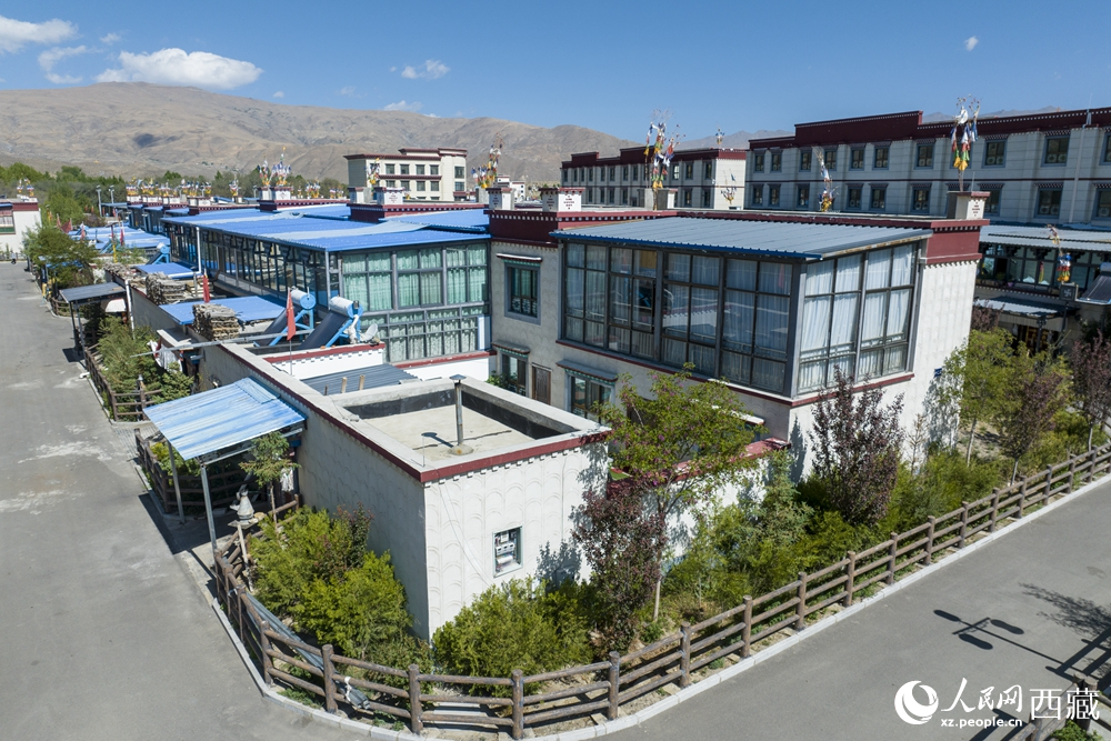 寬敞明亮的藏式民居。人民網(wǎng)記者 次仁羅布攝