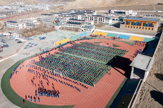 定日縣第二初級(jí)中學(xué)全貌。人民網(wǎng)記者 翁奇羽攝