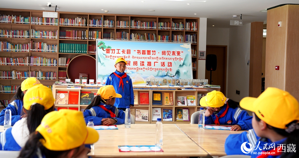 學(xué)生開展閱讀推廣活動(dòng)。人民網(wǎng)記者 吳雨仁攝