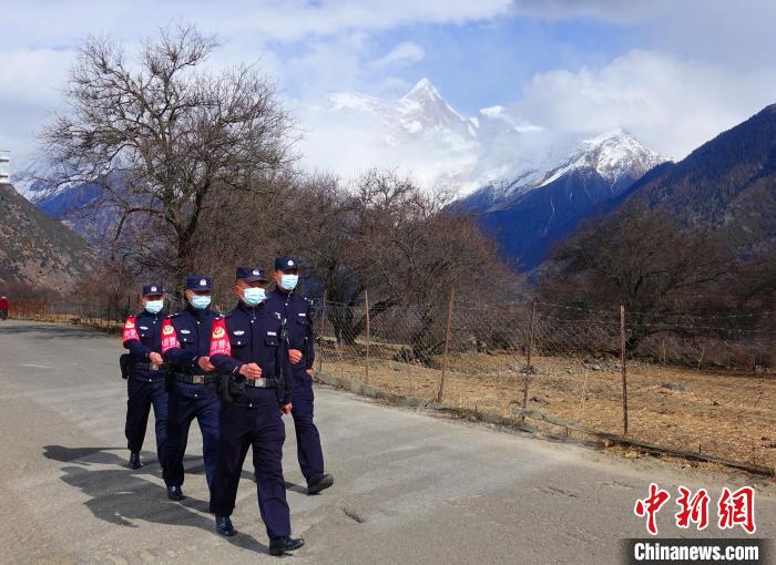 西藏林芝戍邊民警：為“你”翻山越嶺，卻無(wú)心看風(fēng)景