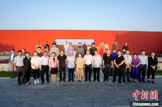 近40套藏式針織系列時(shí)裝亮相2022北京時(shí)裝周?！”本r(shí)裝周供圖