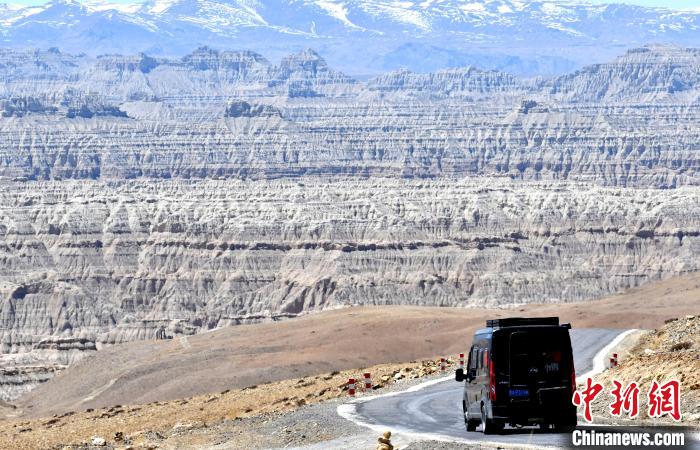 4月5日，西藏阿里札達(dá)土林?！±盍?攝