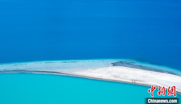 圖為山南羊卓雍錯(cuò)?！『闻罾?攝