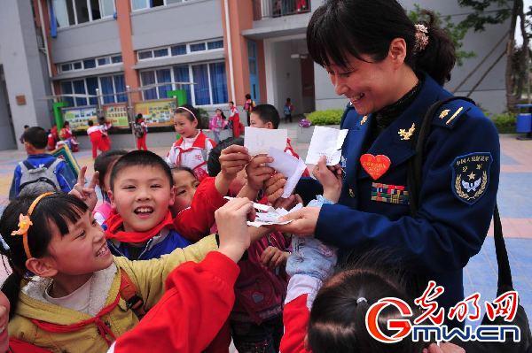 【我和軍隊(duì)的不解之緣】“先是軍人，才是媽媽”